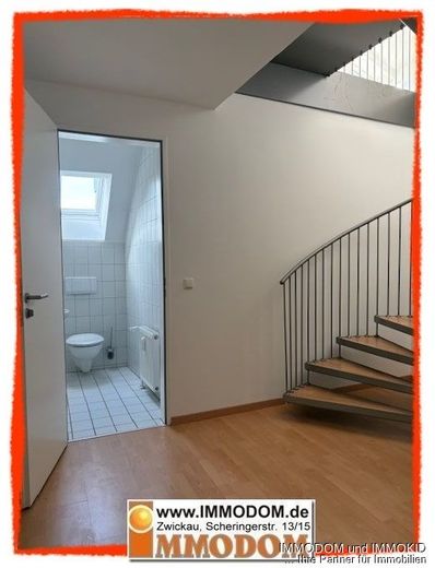 2-Zimmer-Dachgeschoss-Maisonetten-Wohnung mit BALKON und EINBAUKÜCHE mitten im Herzen von Zwickau – Wohnungseingang