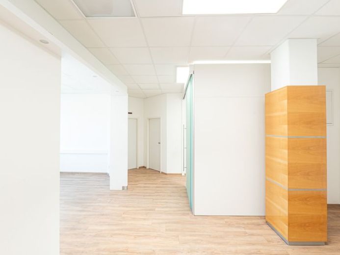 Teilfläche einer Büro oder Praxisfläche. Zentraler geht es nicht! – Foto 1