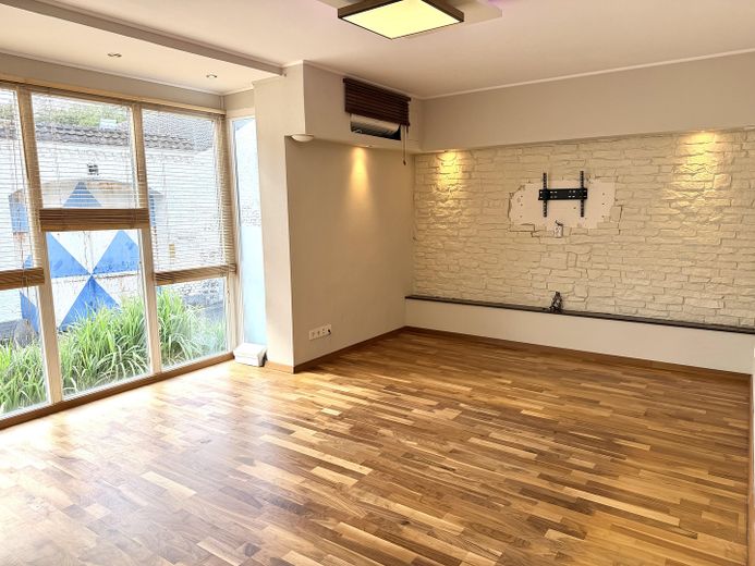 Piso split-level de alta calidad con carácter de casa en una ubicación privilegiada de Junkersdorf – Wohnzimmer OG