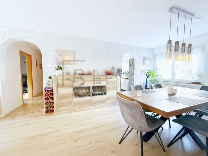 Immediately available: Well-maintained 4.5-room apartment with garage, balcony &amp; elevator – Esszimmer