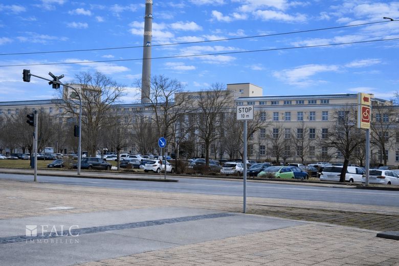 Historische Tankstelle * vollvermietetes Investment in Top-Lage von Leuna-Gartenstadt – Leuna Hauptgebüde gegenüber
