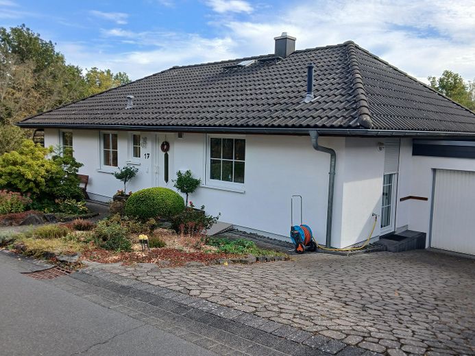 Gepflegter Bungalow mit Blick ins Grüne – Foto 1