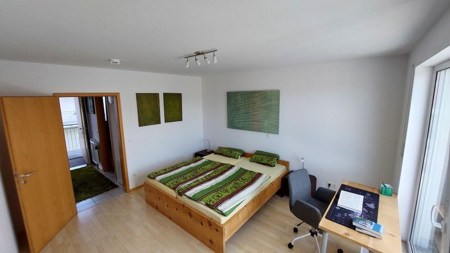 Schlafzimmer 1