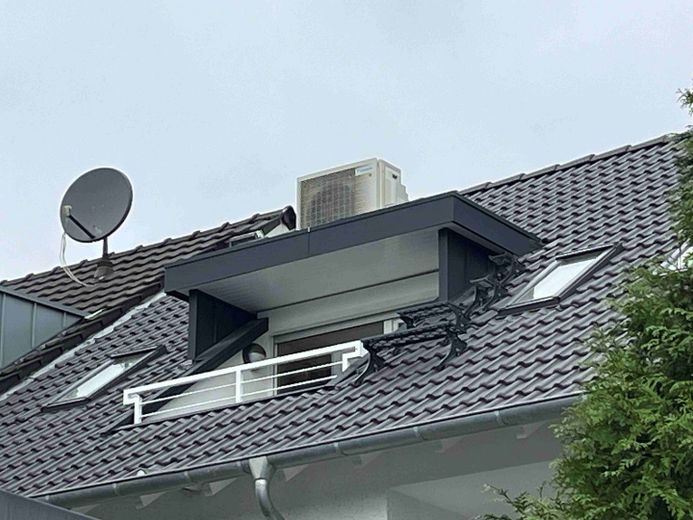 Uso proprio/investimento: edificio plurifamiliare completamente ristrutturato a regola d’arte, con 3 unità abitative di pregio su 4 piani – Balkon Dachgeschoss