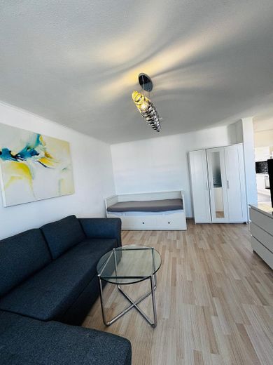Charmante möblierte 2,5 Zimmer Wohnung in München Hadern - hell & ruhig – Wohnzimmer 