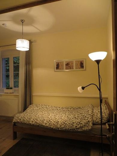 شقة من 4 غرف: للسكن في موقع أخضر أو للتأجير بعائد جيد! – Schlafzimmer 1