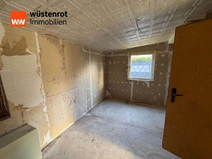 Sanierungsbedürftiger Bungalow mit Potenzial in Oranienbaum-Wörlitz. Neubau ebenfalls möglich... – Zimmer