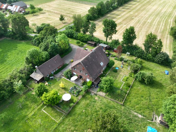 Idyllisches Leben auf dem Land mit Potenzial – Vogelperspektive II