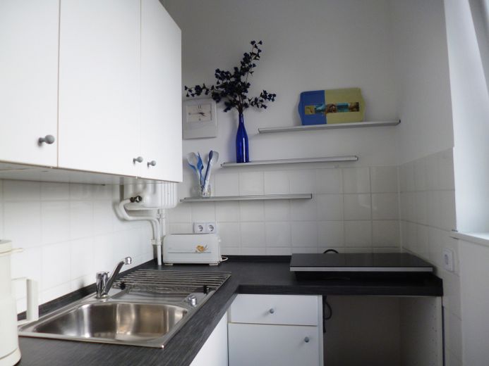 helles, ruhiges Apartment direkt am Volkspark Schöneberg und U-Bahn – Küche