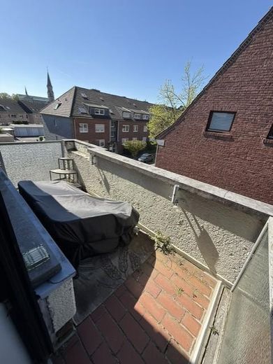 Lichtdurchlüftete 95m² Wohnung im Herzen von Eilendorf – Balkon