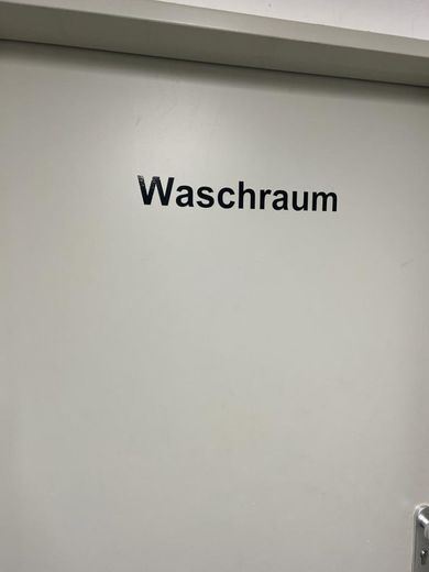 Exklusive 3-Zimmer-Wohnung mit Balkon &amp; Aufzug in gefragter Lage Hamburg – Eingang Waschraum Keller