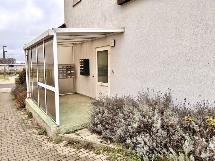 HORN IMMOBILIEN++ Mehrfamilienhaus 5 WE in Tantow mit Garten und Carports großen Grundstück – Wohnungseingang