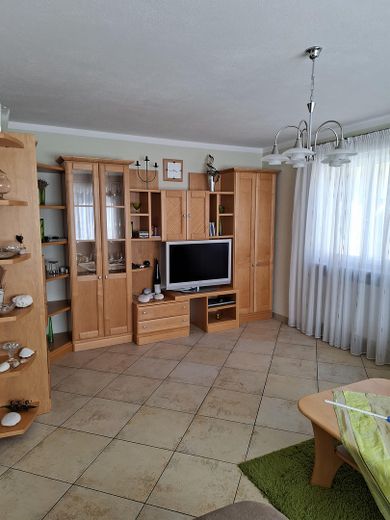 Repräsentatives Einfamilienhaus mit separaten Gewerbegebäude Werkstatt/Lagerhalle – Wohnzimmer 