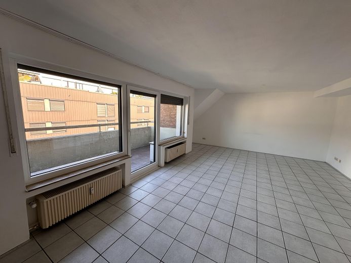 Wohnen im Zentrum – 3-Zimmer-Wohnung mit Balkon und Einbauküche in Langenfeld – Wohn-/Essenbereich 3