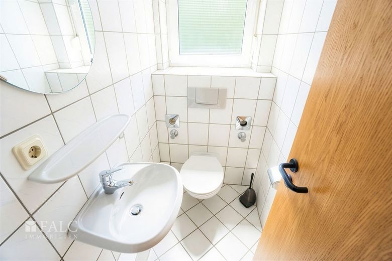 Schöner Wohnen mit 3ZKB in Homburg- Erbach! – Gäste- WC