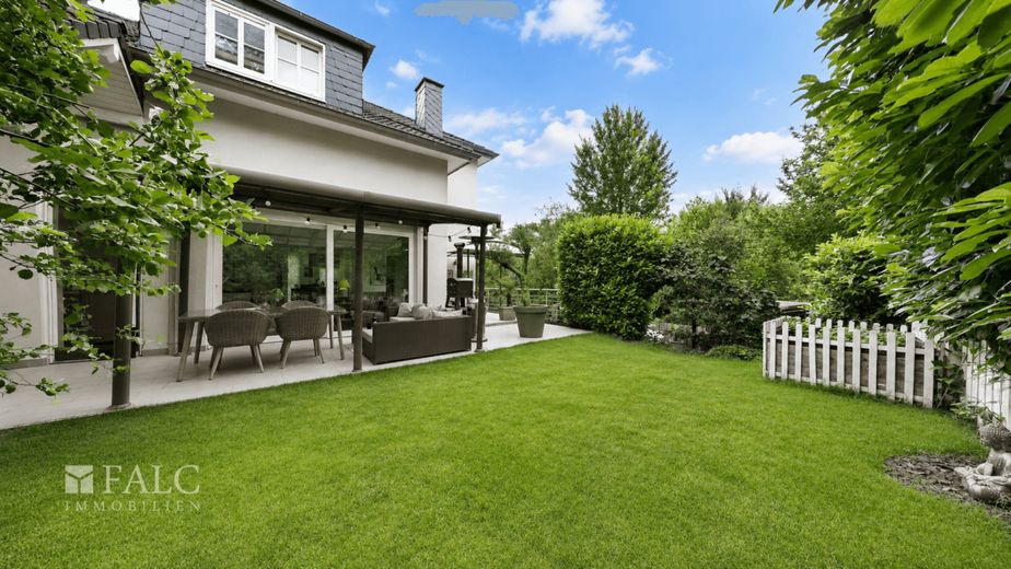 Liebhaberobjekt mit unverbaubarem Naturblick - Architektenhaus mit Pool + Sauna Wohnen mit Ausblick – Garten