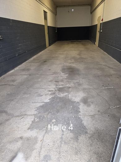 Gewebehalle mit guter Verkehrsanbindung – Halle innen