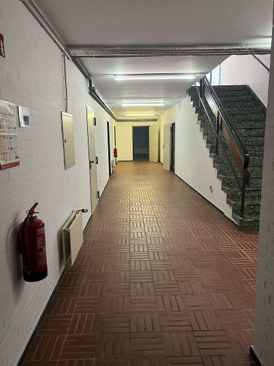 Imposante Rarität Massive Gewerbehalle in Ehemaligen Kasernegelände – Flur im UG