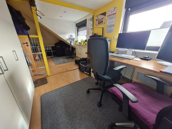 Schlafzimmer/Kinderzimmer/Büro