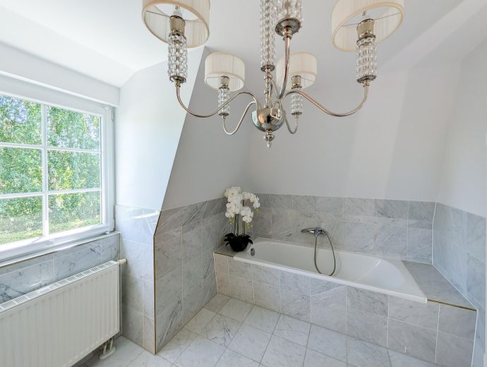 Luxuriöse Marmorvilla am Leading Golf Club Seddiner See - Landhausvilla vor den Toren Berlins – Masterbad en Suite