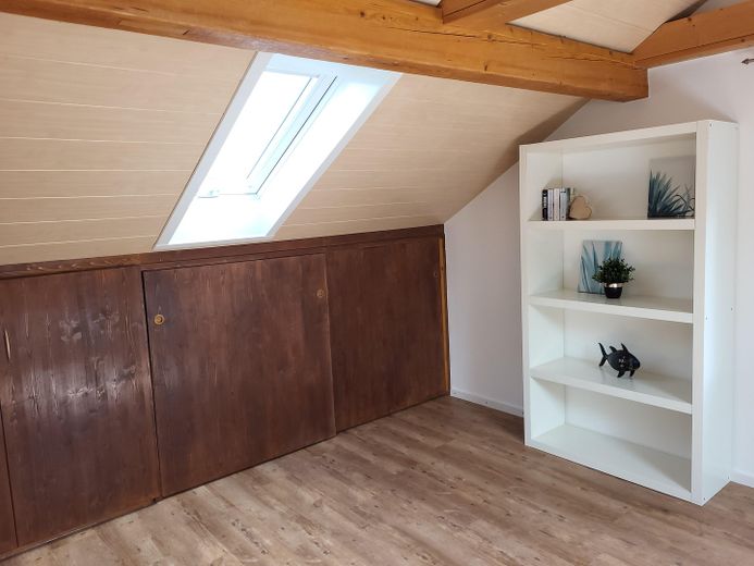 mit Einbauschrank