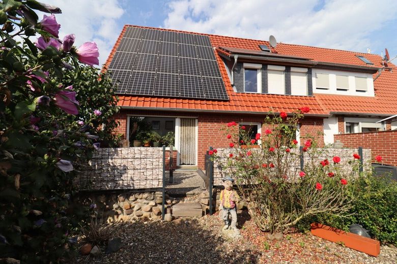 Charmantes Einfamilienhaus mit PV-Anlage und  viel Platz für die ganze Familie in Lehre ! – Außenansicht