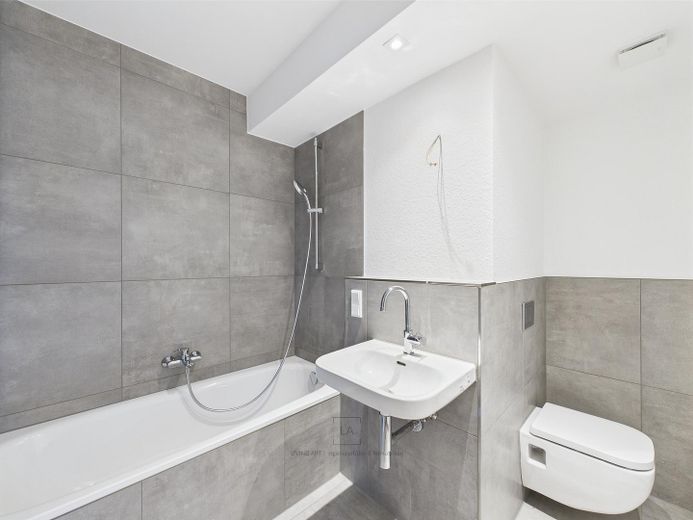 ** Primera ocupación** Vivienda de 2 habitaciones recién reformada con balcón | Ideal para uso propio e inversores – Foto 6