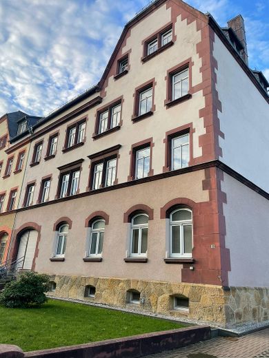 2–Raumwohnung - Tierfreundliche Vermieter/ Hundefreundliche Lage – Hausansicht von der Straße