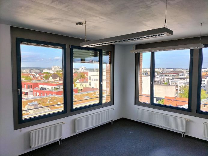 Emplacement idéal pour votre entreprise : local commercial au cœur de Böblingen – Photo 9
