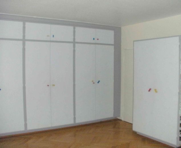 renov.bedürft. 3,5-Zi-Whg mit Balkon und EBK samt sep. DG-Whg. im Rohbau, in freundl. MFH in HN – SZ-Einbauschränke 2