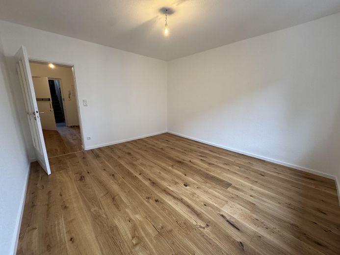 Encantador y amplio apartamento de 2 habitaciones con balcón en una ubicación privilegiada en Berger Straße. – Foto 16