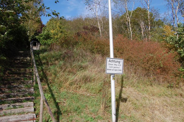 unten links am Grundstück