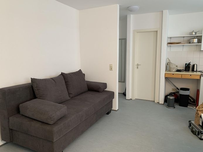 Clever investieren oder selbst einziehen – attraktives Studio-Apartment zum Kauf – Schlafbereich/Küche