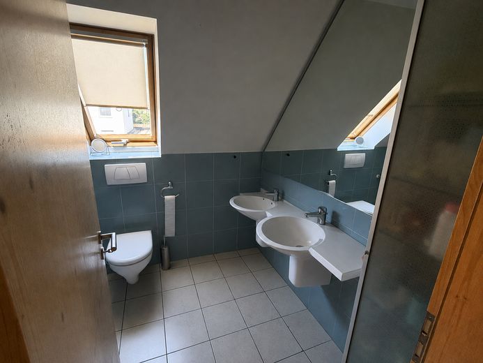 Haus mit Zukunft! Zwei separate Wohnungen - getrennte Eingänge. Attraktive Möglichkeiten! – फोटो 15