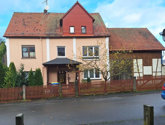 Renovierungsbedürftiges 7-Zimmer Haus mit Garage in Weilmünster – Foto 2