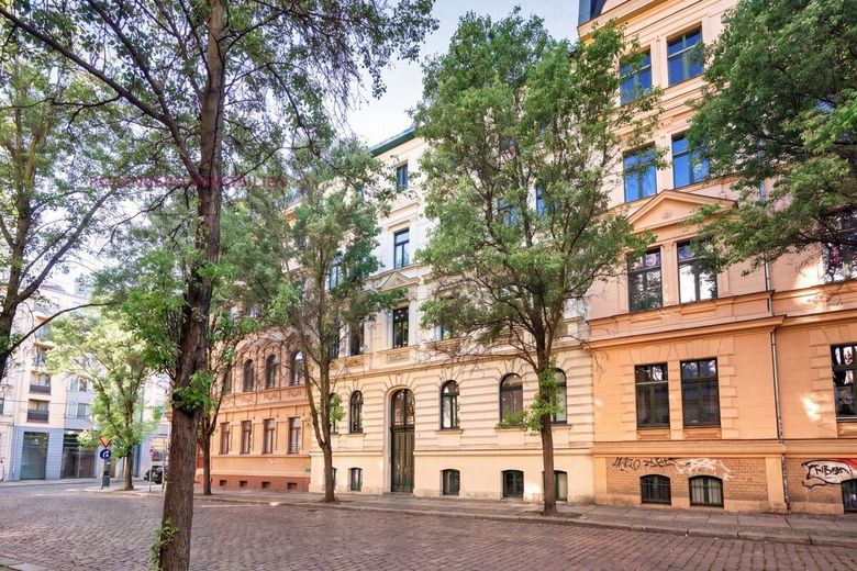 Атмосфера старого фонда и терраса на крыше:
Очаровательная 3-комнатная квартира в Halle (Saale) – e0e2e6bd-aussenansicht-staging-in-halle-saale-paulusviertel