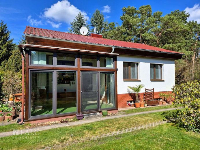 **Charmantes Einfamilienhaus in Seenähe**- FALC IMMOBILIEN – Außenansicht