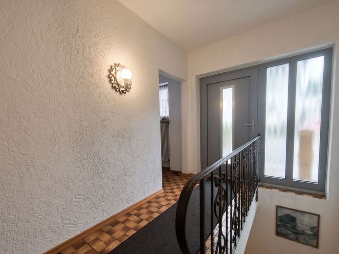 6-Zimmer-Einfamilienhaus in Ruderting mit Pool & Blick ins Grüne – Foto 14