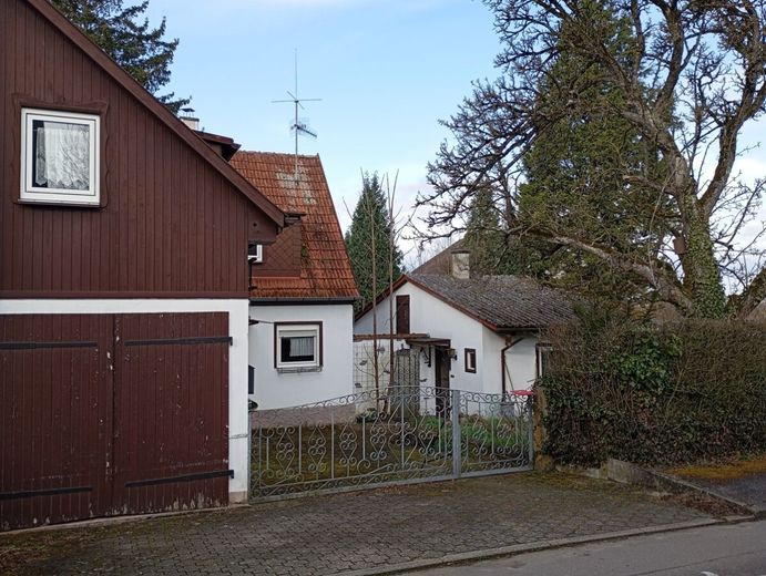 HEIMWERKER- oder Handwerker- HAUS mit Nebenhaus und großem Garten - Zentral in Bretten – Hausansicht