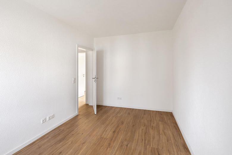 Erstbezug nach Kernsanierung: Helle 3-Zimmer-Wohnung in Mehrfamilienhaus (2.OG) – Zimmer