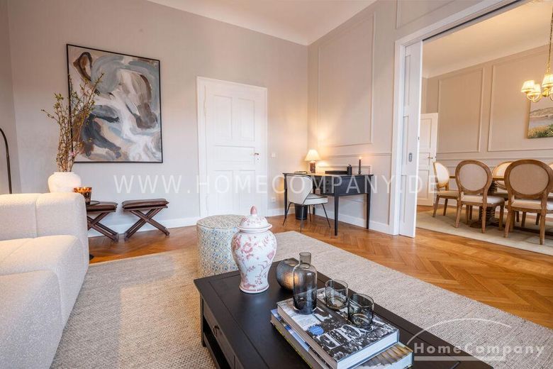 ***Klassische Eleganz in vollendeter Form – stilvoll sanierte Altbauwohnung mit Balkon in Bestlage Altbogenhausen – 67fa02fa4b677dcdbcec94efe10d3e3f38b3d85f.jpg