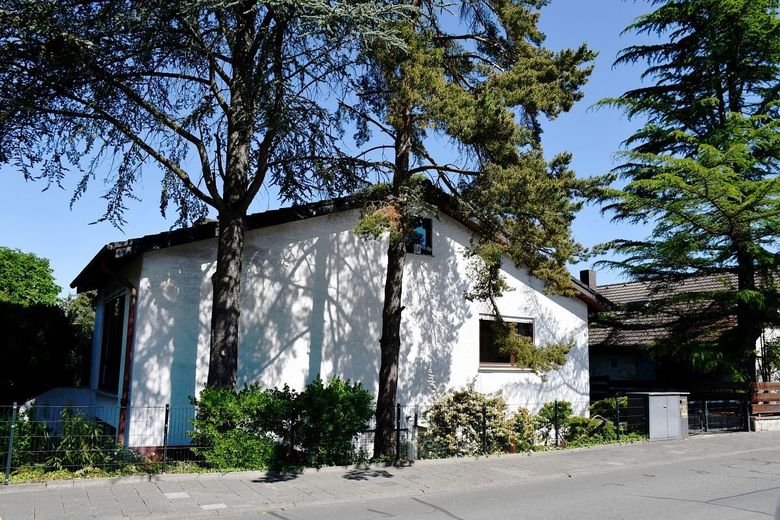 Viel Platz für das Leben - freistehendes Einfamilienhaus mit Einliegerwohnung in Waldrandnähe von Darmstadt-Eberstadt – Hausansicht