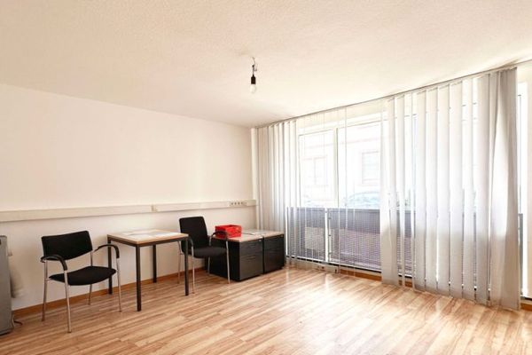 Kleines Büro mit Schaufenster und 3 Stellplätzen in zentrumsnaher Lage von Lahr