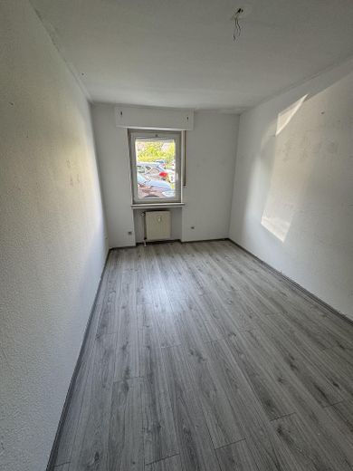 È richiesto il WBS!!! Occupazione minima 3 persone. Appartamento di 3 locali adatto alle famiglie con terrazza, accessibile senza barriere – Kinderzimmer