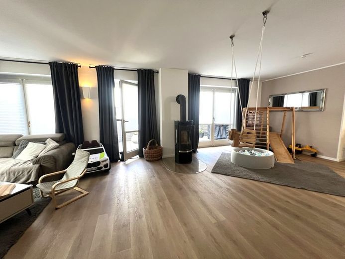 3-4 Zi. Maisonettewohnung mit Balkon, Garage und Garten in naturnaher Lage in Wuppertal-Beyenburg – Wohnzimmer