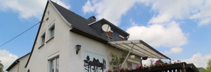 Freiwerdendes, schön gestaltetes, massives Einfamilienhaus mit Einbauküche für 2 bis 3 Gartenfreunde