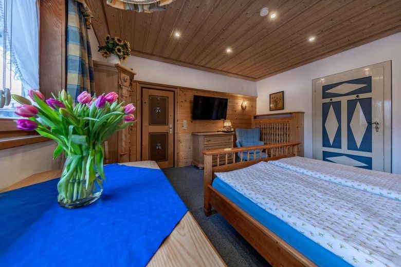 Appartement meublé d’une pièce dans un emplacement privilégié au bord du Schliersee – location de 1 à 6 mois – Wohn/Schlafzimmer