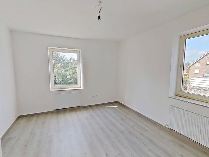Acogedor piso de 3 habitaciones a poca distancia a pie del centro de la ciudad – Ansicht I: Wohn- und Esszimmer