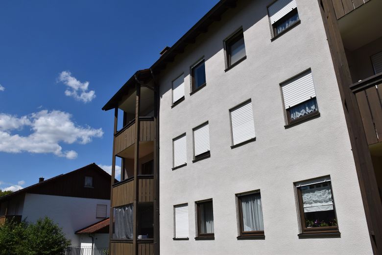 3 1/2 Zimmer Wohnung in zentraler Lage von Simbach am Inn mit neuem Badezimmer – Außenansicht Balkon