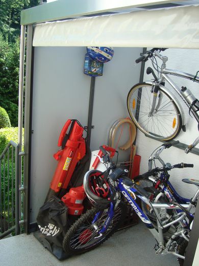 Saarbrücken! Luksusowy dom przy lesie, a jednak w mieście – spokojna, prestiżowa lokalizacja, wszechstronne możliwości wykorzystania – Abstellraum hinter F-Garage